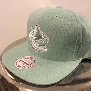 🏒🐋 Vancouver Canucks NHL Pastel Snapback